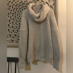 Free people loose turtleneck heavy knit sweater in gray.